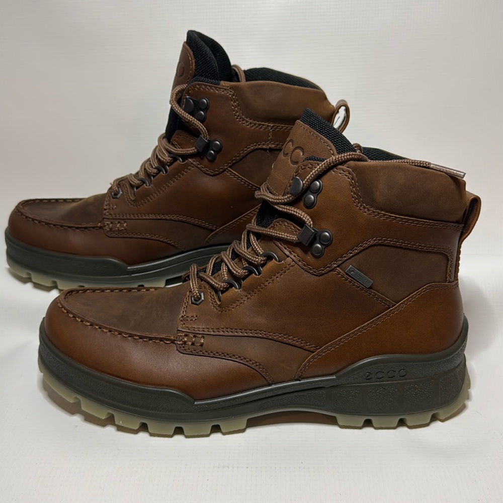 Men’s Ecco Track II Brown leather  US size 8.5/ EU 42